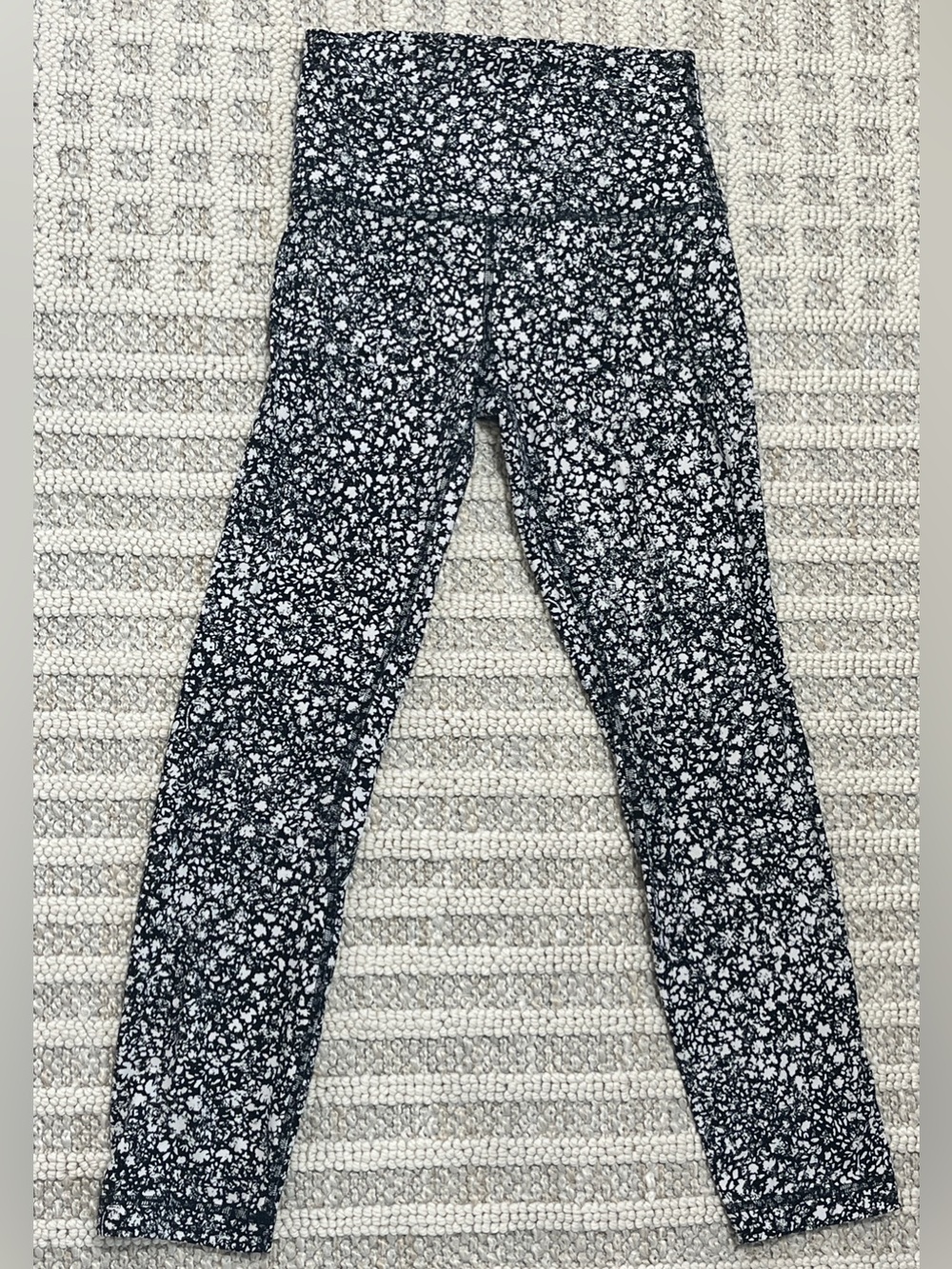 Lululemon Align High-Rise Crop leggings size 4 black and white floral